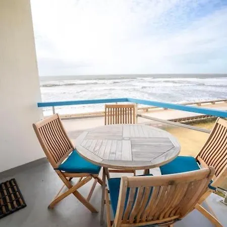 Les Pieds Dans L'eau Apartment