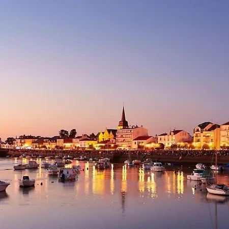 Les Pieds Dans L'eau Apartment *