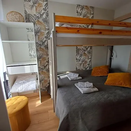 Les Pieds Dans L'eau Apartment *